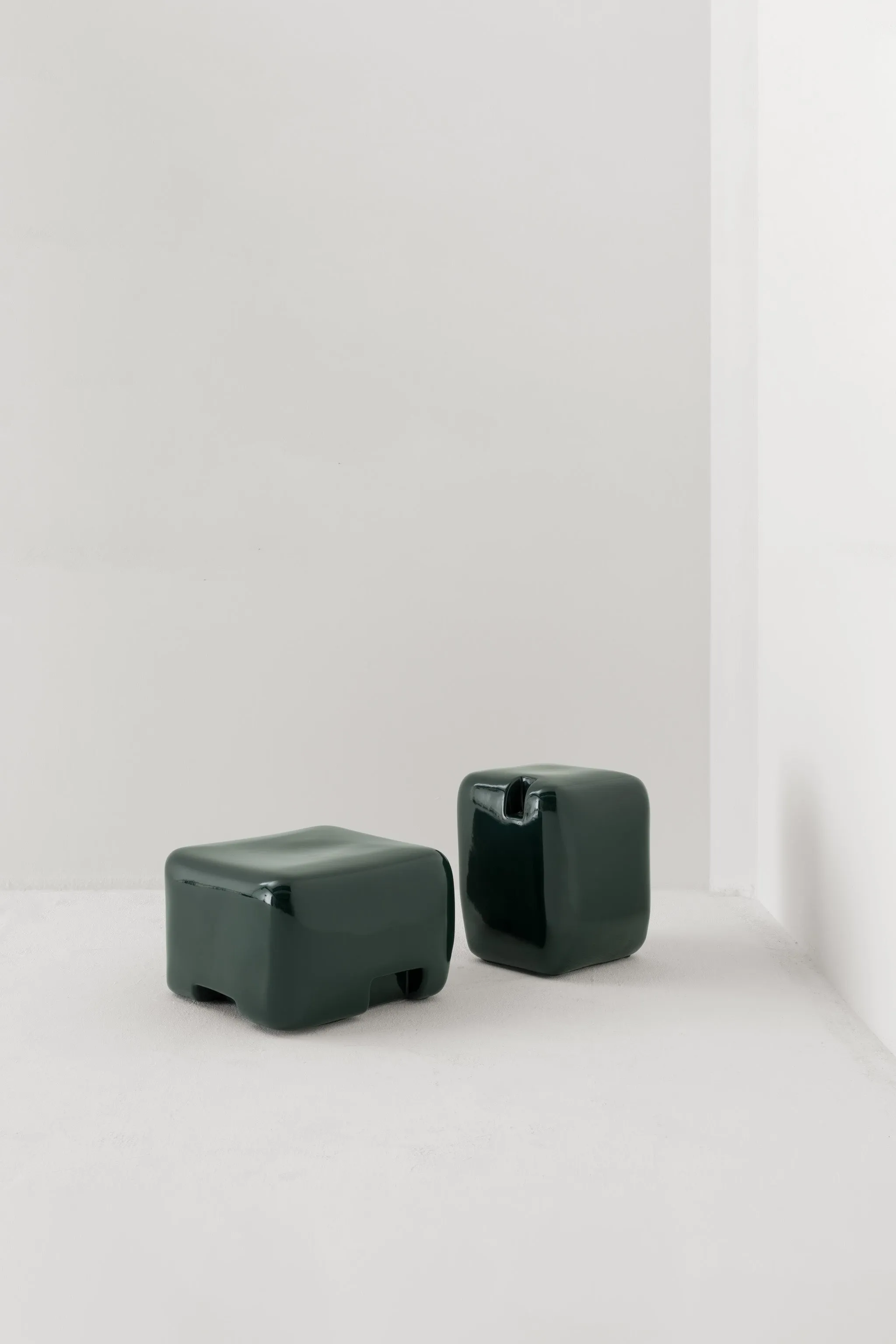 COBBLE TALL SIDE TABLE & STOOL / BOTTLE