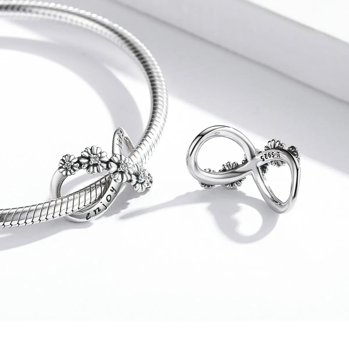 Enjoy Life Infinity Symbol Daisy Charm 925 Sterling Silver